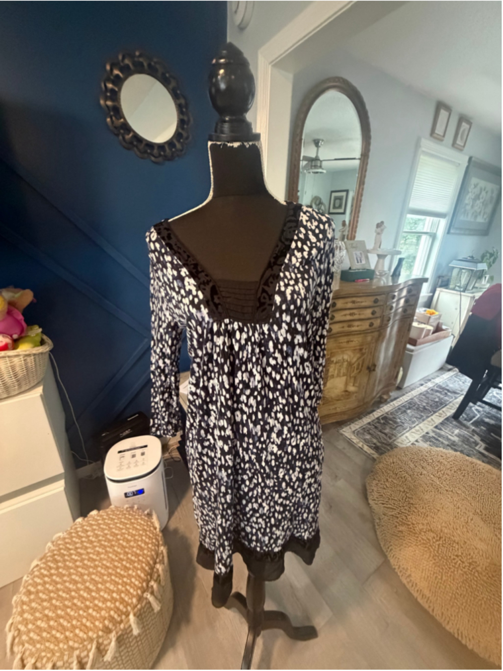 Women's Simply Vera Vera Wang Blouse Size M Black White Animal Print